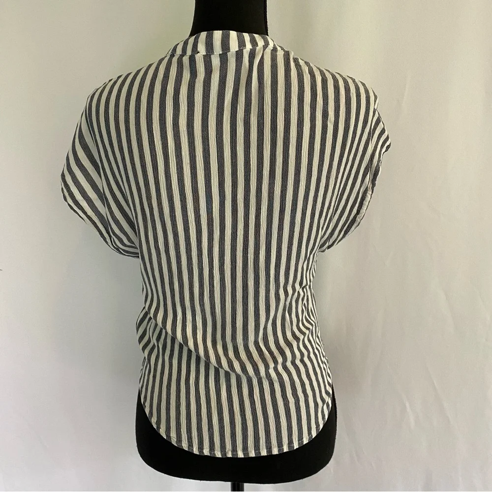 Lulu’s Large Blouse - Picture 7 of 7